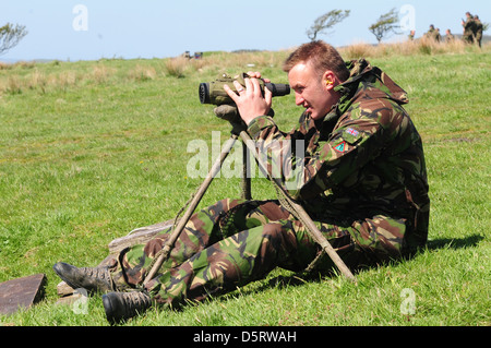 British, army, sniper ,spotter, The spotter detects, observes, and assigns targets and watches for the results of the shot. Usin Stock Photo