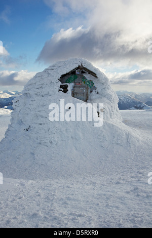 Ben nevis summit shelter hi-res stock photography and images