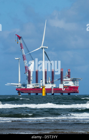 Jack Up rig, MPI Adventure, installing offshore wind turbines at Redcar, north east England, UK Stock Photo