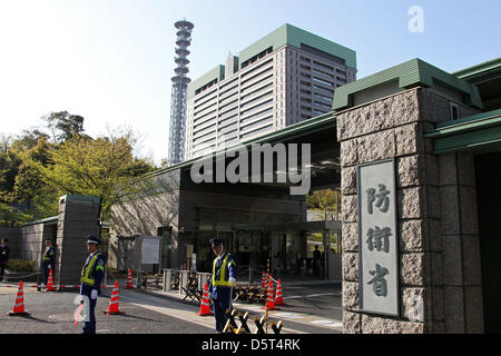 Tokyo, Japan. 9th April 2013. Members of the Japan Self-Defence Forces deploy Patriot Advanced Capability-3 (PAC-3) missiles at the Defence Ministry on Tuesday, April 9, 2013 in Tokyo, Japan. (Credit Image: Credit:  Koichi Kamoshida/Jana Press/ZUMAPRESS.com/Alamy Live News) Stock Photo