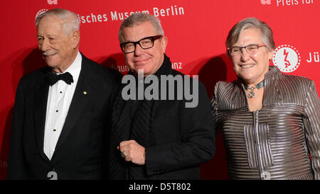 The director of the Jewish Museum Berlin, Michael Blumenthal (l-r), architect Daniel Libeskind and his wife Nina arrive at the academy of the Jewish Museum in Berlin, Germany, 17 November 2012. Photo: BRITTA PEDERSEN Stock Photo