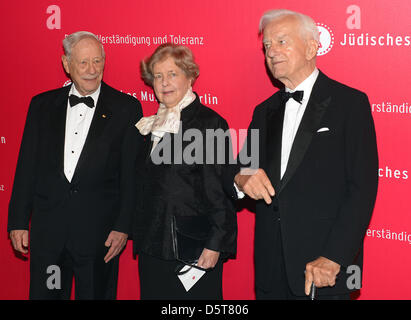 The director of the Jewish Museum Berlin, Michael Blumenthal (l-r), former German Federal President Richard von Weizsaecker (r) and his wife Marianne von Weizsaecker arrive at the academy of the Jewish Museum in Berlin, Germany, 17 November 2012. Photo: BRITTA PEDERSEN Stock Photo