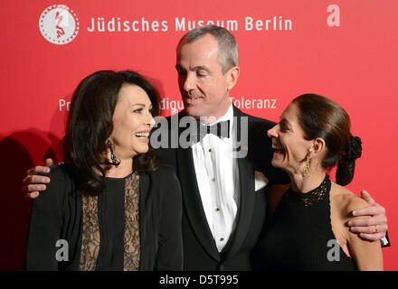 Actress Iris Berben (L), US ambassador Philip D. Murphy and his wife Tammy arrive for the opening of the Academy of the Jewish Museum in Berlin, Germany, 17 November 2012. Photo: Britta Pedersen Stock Photo