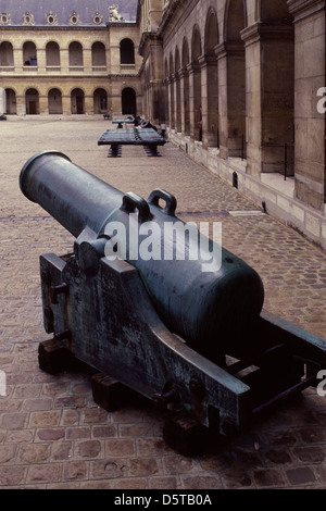 17th and 18th century cannons at the court of honor of Les Invalides  formally the Hotel national des Invalides in the 7th arrondissement of Paris, France Stock Photo