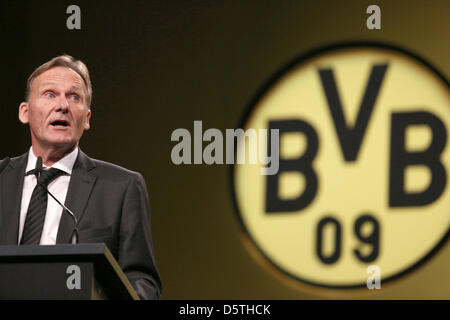 Borussia Dortmund's CEO Hans-Joachim Watzke gives a speech at the club's general assembly at Westfalenhalle in Dortmund, Germany, 25 November 2012. BVB Dortmund has invited its members to the annual general assembly. Photo: Kevin Kurek Stock Photo