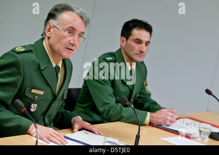 Police vice president Roman Fertinger (m) speaks next to the head of the central police dog squadron, Norbert Hofmayer at a press conference in Nuremberg, Germany, 26 November 2012. The police reported on current investigation in a case where a police dog bit and injured six children. Photo: Daniel Karmann Stock Photo