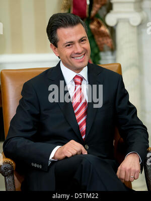 President-elect Enrique Pena Nieto of Mexico makes remarks to the press as United States President Barack Obama,not pictured, welcomes him to the Oval Office of White House in Washington, DC on Tuesday, November 27, 2012..Credit: Ron Sachs / Pool via CNP Stock Photo