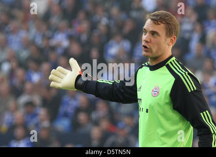 Schalke's goalkeeper Manuel Neuer gestures during a German Bundesliga match between FC Schalke 04 and FC Bayern Munich at Veltins Arena in Gelsenkirchen, Germany, 22 September 2012. Photo: FRISO GENTSCH (ATTENTION: EMBARGO CONDITIONS! The DFL permits the further utilisation of up to 15 pictures only (no sequntial pictures or video-similar series of pictures allowed) via the interne Stock Photo