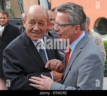 French Minister of Defence Jean-Yves Le Drian (L) and German Minister of Defence Thomas de Maiziere (CDU) talk to each other at the base of the German-French Brigade in Muehlheim, Germany, 01 Ocotber 2012. French and German ministers talked about the current situation in Northern Africa and the Middle East as well as the further development of the Common Security and Defence Policy Stock Photo