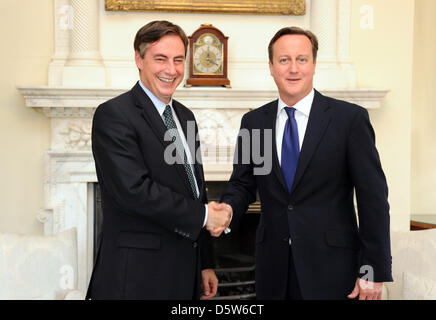 Prime Minister of Great Britain, Davids Cameron (R), welcomes Premier of Lower Saxony David McAllister (CDU) at 10 Downingstreet in London, Great Britain, 04 October 2012. McAllister is in London to attract loan items for the state exhibition 2014 on the occasion of the 300 anniversary of the Hanoveranian-British personal union in Hanover and Celle. Photo: MARCO HADEM Stock Photo