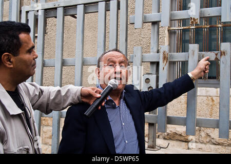 Jerusalem, Israel. 9-Apr-2013. Yussef Asad Radwan, Abu-Haled, born 1939 in Deir Yassin, points to a structure remaining of the village which was his childhood home until 1948 when the village was invaded and destroyed.   Deir Yassin, a pre-1948 Arab village adjacent to Jerusalem with a population of about 600, was invaded by paramilitaries from the Jewish Irgun and Lehi groups on April 9, 1948 and around 115 villagers were massacred. Credit: Nir Alon/Alamy Live News Stock Photo