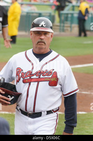 Brian snitker third base coach hi-res stock photography and images