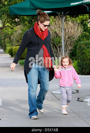 Jennifer Garner And Her Daughter Seraphina Affleck Depart Country Mart 