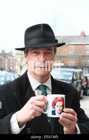 Grantham, Lincolnshire, UK. 9th April 2013.         Baroness Margaret Thatcher death          April 9, 2013           UK Independence Party (UKIP) leader Nigel Farage, holds a mug with a picture of Margaret Thatcher on it in Grantham, Lincolnshire. Former UK Prime Minister Baroness Margaret (Maggie) Thatcher was born in Grantham, Lincolnshire, in 1925, and led the Conservative Party to three consecutive victories. Pic: Paul Marriott Photography/Alamy Live News Stock Photo