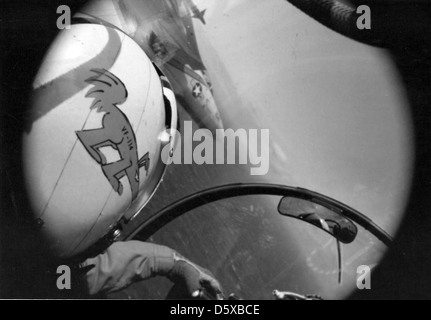 View from the cockpit of a Grumman F-14 'Tomcat' of FS (VF) 114 over the northern Pacific Ocean. Stock Photo