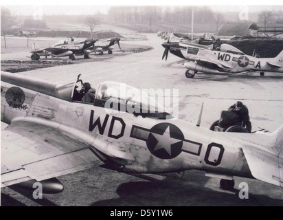 North American P-51 'Mustang' of the 335th Fighter Squadron parked in a revetment at Debden AB in England. Stock Photo