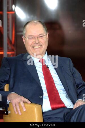 Former German Minister of Finance and current SPD candidate for the chancellorship, Peer Steinbrueck, is pictured during the ARD talkshow 'Guenther Jauch' at Gasometer in Berlin, Germany, 07 October 2012. The shows was titled 'Mr Steinbrueck, are you fit for the Chancellorship? The Candidate Check'. Photo: Karlheinz Schindler Stock Photo