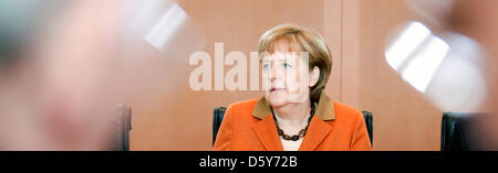 Berlin, Germany. 10th April 2013. German chancellor Angela Merkel opens the cabinet meeting at the chancellery in Berlin, Germany, 10 April 2013. Photo: KAY NIETFELD/dpa/Alamy Live News Stock Photo