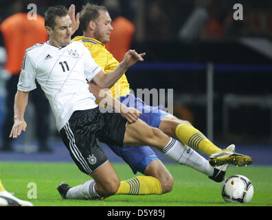 Sweden's Andreas Granqvist (R) vies for the ball with Germany's Miroslav Klose during the FIFA World Cup 2014 qualifying soccer match between Germany and Sweden at Olympic stadium in Berlin, Germany, 16 October 2012. Photo: Michael Kappeler/dpa Stock Photo