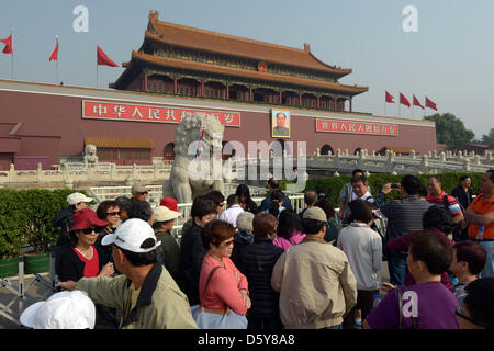 Many tourists stand in front of the main entrance to the Forbidden City, which carries a portrait of Mao Zedong, in Beijing, China, 12 October 2012. Photo: Rainer Jensen Stock Photo