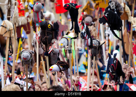 Pupils hold their self-made hobby horses past in Osnabrueck, Germany, 18 October 2012. The hobby horse race has taken place since 1953. The custom takes place to commemorate the Peace of Westphalia in 1648. Photo: FRISO GENTSCH Stock Photo