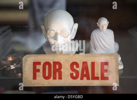 Littel busts and statues depicting Mahatma Gandhi are for sale at the MahadmaMani Bhavan Mahatma Gandhi Museum in Mumbai, India, 17 October 2012. Mahatma Gandhi (1869-1948)used to reside at the mansion between 1917 and 1934. Photo: Christian Charisius Stock Photo