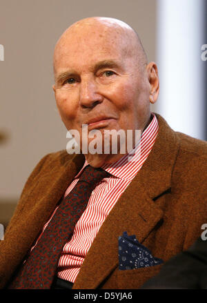 A file picture shows German composer Hans Werner Henze during the presentation of the Henze Project at Altotheater in Essen, Germany, 18 December 2009. Hans werner Henze, one of the most important contemporary composers is dead. Photo: ROLAND WEIHRAUCH Stock Photo