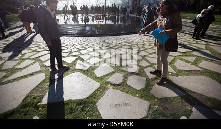 Visitors are pictured at the newly opened memorial for Sinti and Roma who were murdered by the Nazis at the Tiergarten Park in Berlin, Germany, 29 October 2012. The memorial is situated near the Bundestag and was realised after designs by the artist Dani Karavan. Photo: Michael Kappeler Stock Photo