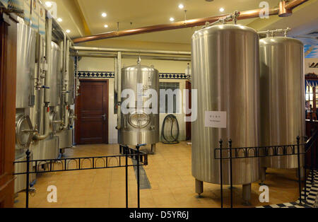 Brewing copper for brewing beer is pictured at the restaurant and bar 'Paulander Munich' located in a hotel in Shenyang, China, 13 October 2012. Photo: Rainer Jensen Stock Photo