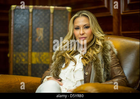US singer Anastacia sits in chair during an interview at the Ritz-Carlton-Hotel in Berlin, Germany, 12 October 2012. Photo: Hannibal Hanschke Stock Photo