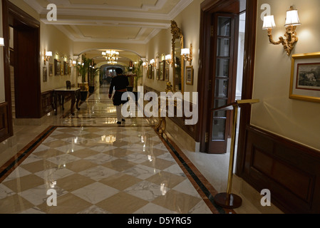 In the long corridor at Delhi's oldest 5-star hotel, The Imperial New Delhi, India Stock Photo