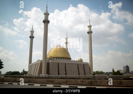 A view of the central national mosque in Abuja, Nigeria, 2 November 2012. Photo: Michael Kappeler Stock Photo