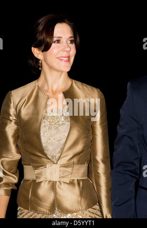 crown-princess-mary-attend-a-concert-and-dinner-for-entrepreneurs-d5yyt1.jpg