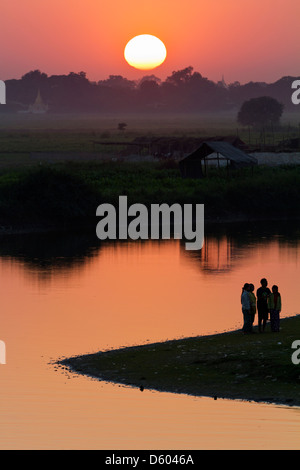 Spectacular sunset over the paddy fields and pagodas, viewed from U Bein Teak Bridge, Myanmar 4 Stock Photo