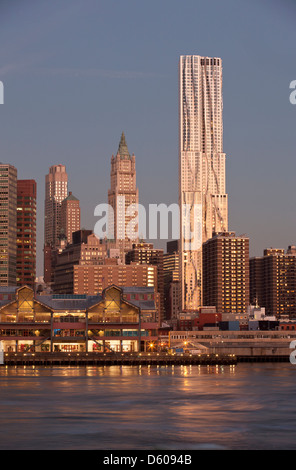 WOOLWORTH BUILDING AND GEHRY TOWER DOWNTOWN MANHATTAN NEW YORK CITY USA Stock Photo