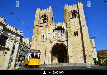 Se Cathedral (oldest church, from XIIth century) and Yellow Tram (Americanos), two symbols of Lisbon, Portugal Stock Photo