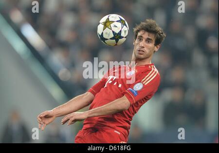 Turin, Italy. 10th April 2013. Munich's Javier Martinez stops the ball during the UEFA Champions League quarter final second leg soccer match between Juventus Turin and FC Bayern Munich at Juventus Stadium in Turin, Italy, 10 April 2013. Photo: Andreas Gebert/dpa/Alamy Live News Stock Photo