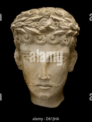 Ancient Roman-era limestone funerary portrait head of a Palmyrene man wearing an ornate ceremonial laurel wreath crown, 2nd–3rd century AD, Palmyra, Syria Stock Photo