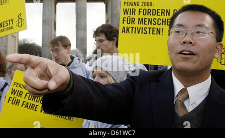 FILE - A file photo dated 07 December 2011 shows Chinese attourney and guest scientist at 'China Law Center, Yale Law School', Biao Teng attending a rally of Amnesty International at the Brandenburg Gate of Berlin, Germany. Teng Biao, a friend of civil rights campaigner Chen Guangcheng, said on Twitter on 03 May 2012, that Guangcheng now indeed expressed the wish to move to the US. Stock Photo