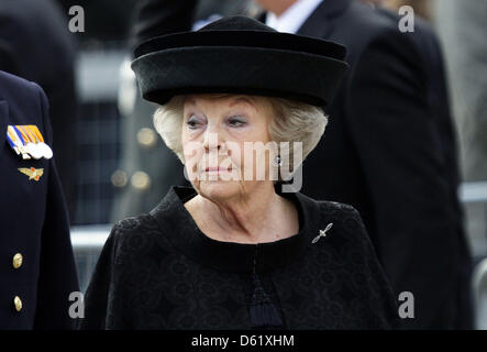 Queen Beatrix attends a wreath laying ceremony at the monument on de Dam at the WWII memorial in Amsterdam, The Netherlands, 04 May 2012. Photo: Albert Nieboer / NETHERLANDS OUT Stock Photo