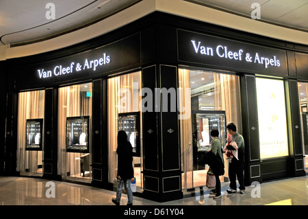 Van Cleef & Arpels boutique in mall of 101 tower Taipei Taiwan Stock Photo