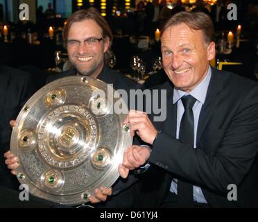 Borussia Dortmund's head coach Juergen Klopp and club CEO Hans-Joachim Watzke (R) pose with the German soccer championship trophy during a dinner after winning the German Bundesliga soccer championship in Dortmund, May 5, 2012. Photo: Ina Fassbender Reuters Pool;dpa Stock Photo