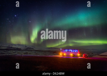 Aurora Borealis or Northern lights.  Bus and car by the Jokulsarlon, Breidarmerkurjokull, Vatnajokull Ice Cap, Iceland Stock Photo