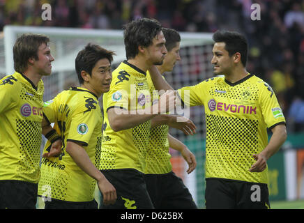 Dortmund's Mats Hummels (C) celebrates after scoring the 2-1 with his teammates Ilkay Gündogan (R) , Kevin Großkreutz (L) and Shinji Kagawa (2-L) during the German DFB Cup final soccer match between Borussia Dortmund and FC Bayern Munich at the Olympic Stadium in Berlin, Germany, 12 May 2012. Photo: Kay Nietfeld dpa/lbn (ATTENTION: The DFB prohibits the utilisation and publication  Stock Photo