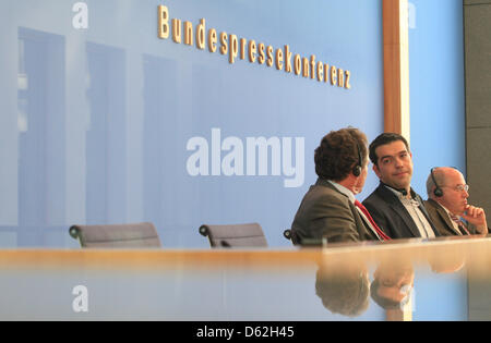 Chair of the Left Party Klaus Ernst (L-R), Alexis Tsipras, chairman of the left Greek election alliance SYRIZA, and Gregor Gysi, chairman of the parliamentary Left Party, sit at the Federal Press Conference in Berlin, Germany, 22 May 2012. Greece and the effects on the eurozone were discussed. Photo: FLORIAN SCHUH