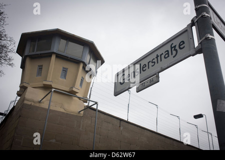 The outer wall and watchtower on Genzlerstrasse of the notorious secret police (Stasi) Hohenschonhausen prison. The Berlin-Hohenschönhausen Memorial is now a museum and memorial located in Berlin's north-eastern Lichtenberg district. Hohenschönhausen was a very important part of the Socialist GDR's (German Democratic Republic) system of political and artistic oppression. (More in Description) .. Stock Photo