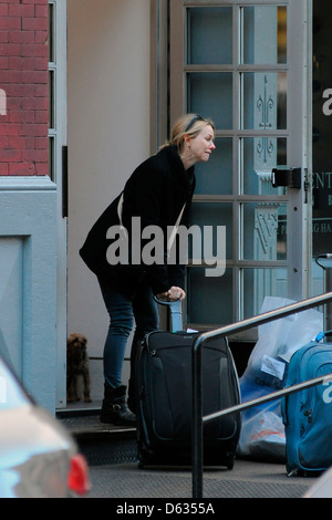 Naomi Watts Naomi Watts and Liev Schreiber arriving back in the city after the holidays New York City USA Stock Photo