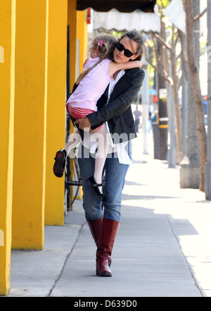 Jennifer Garner and her daughter Violet out and about in Santa Monica ...