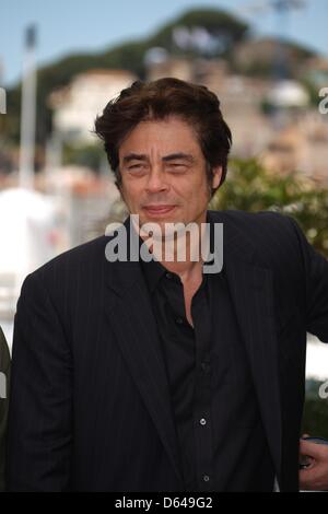 Director Benicio Del Toro poses at the photocall of '7 Dias En La Habana' during the 65th Cannes Film Festival at Palais des Festivals in Cannes, France, on 23 May 2012. Photo: Hubert Boesl Stock Photo