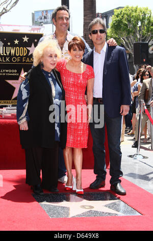 US actress Patricia Heaton (2nd R) poses with the cast of 'Everybody Loves Raymond', US actress Doris Roberts (L), US actor Brad Garrett (2L) and US actor Ray Romano (R) during her star on the Hollywood Walk of Fame during ceremony in Hollywood, California, USA 22 May 2012. Heaton won two Emmy Awards for her role as Debra Barone on the series. Heaton was awarded the 2,472nd star on Stock Photo